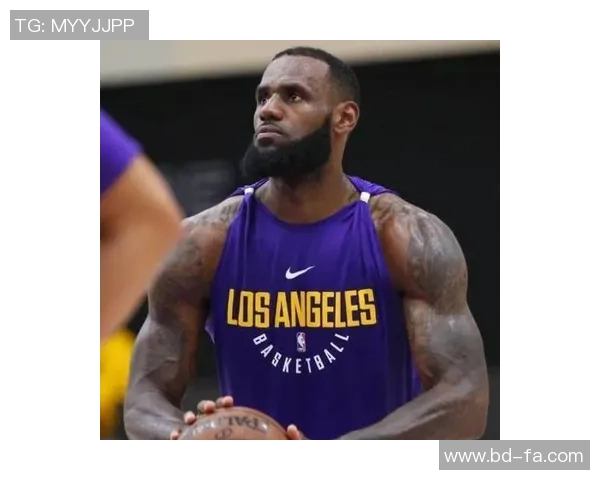 詹姆斯：从篮球场上的传奇到生活中的榜样，激励无数年轻人追梦之路